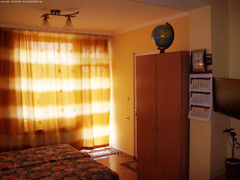 Guest House Mistral Sozopol Quarto foto